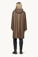 Load image into Gallery viewer, Isle Jacobsen Rain Coat in Mud