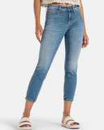 Load image into Gallery viewer, Cambio piper short light wash denim
