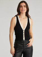 Load image into Gallery viewer, 525 Sweater Vest Claudia
