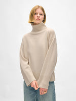 Load image into Gallery viewer, White &amp; Warren cashmere easy standneck
