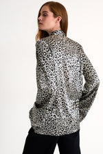 Load image into Gallery viewer, Shan Elegant Printed silk blouse
