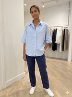 Load image into Gallery viewer, Fil Noir short sleeve LInen Blouse Vera
