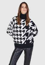 Load image into Gallery viewer, Marc Aurel Jacquard sweater in a houndstooth pattern
