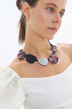 Load image into Gallery viewer, Iskin Sisters Frame Stones Necklace Paint
