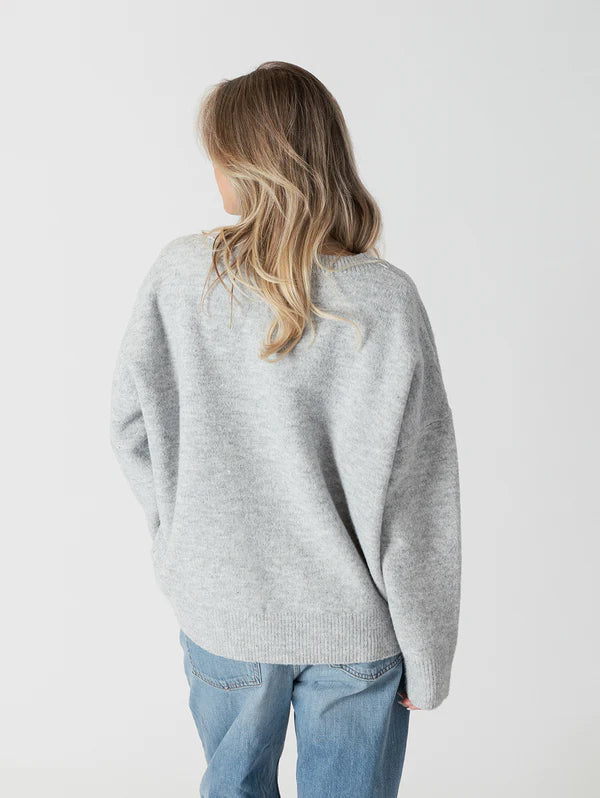 LYLA+LUXE HEART PATCH SWEATER - LIGHT GREY/PINK