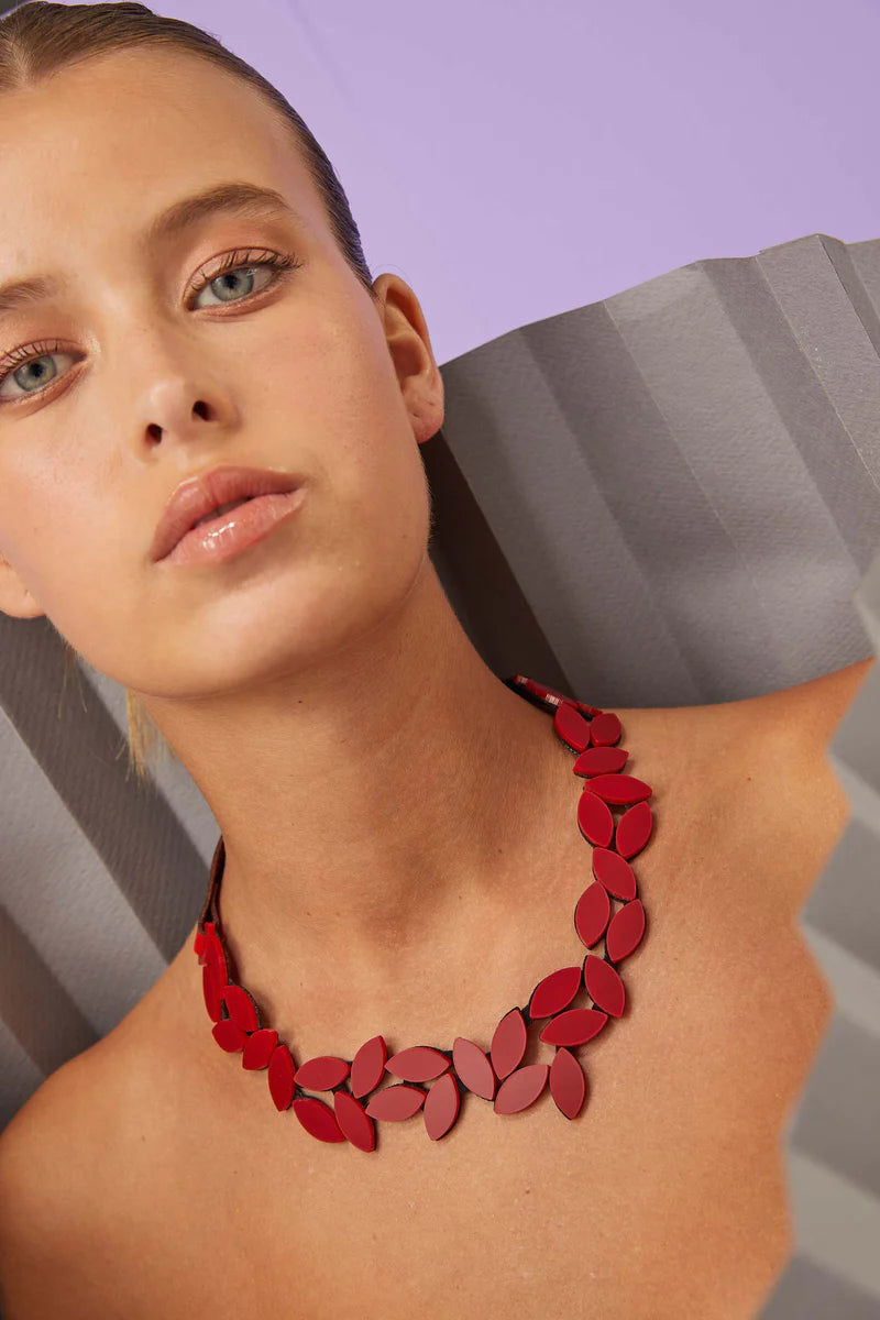 Iskin Kate Leaves Necklace Red