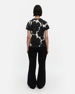 Load image into Gallery viewer, Merimekko Heleys Unikko T-shirt
