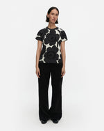Load image into Gallery viewer, Merimekko Heleys Unikko T-shirt

