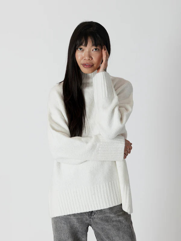 LYLA+LUXE OLIVER MOCKNECK - OFF WHITE