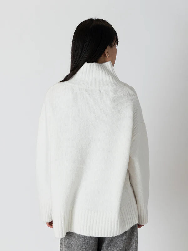 LYLA+LUXE OLIVER MOCKNECK - OFF WHITE