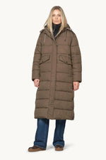 Load image into Gallery viewer, Isle Jacobsen Quilted Coat in Mud
