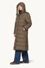 Load image into Gallery viewer, Isle Jacobsen Quilted Coat in Mud

