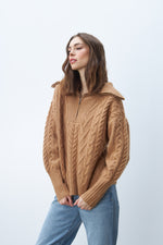 Load image into Gallery viewer, Line Sweater Sloane Caramel
