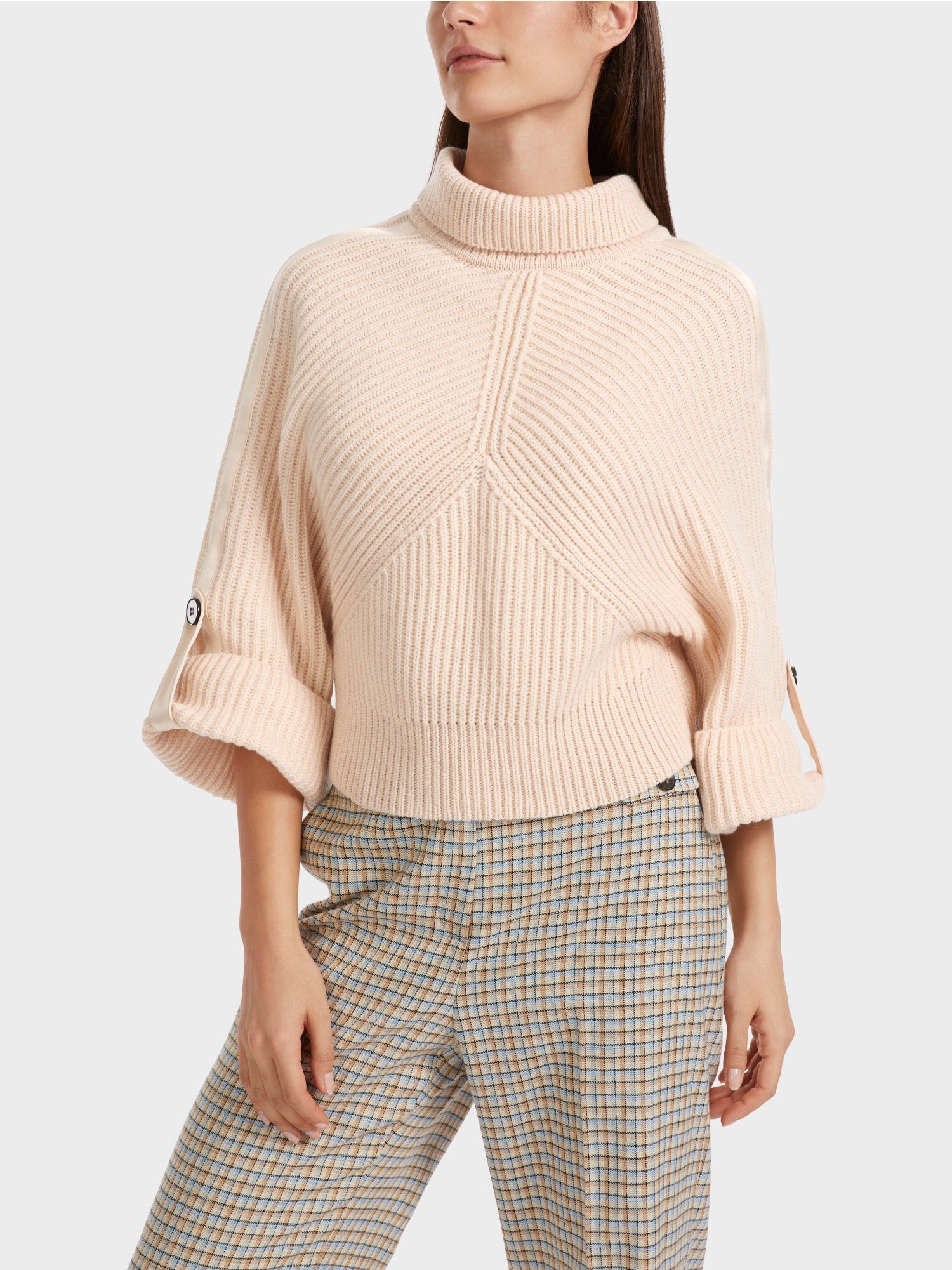 Marc Cain Sweater with soft neck and sleeves