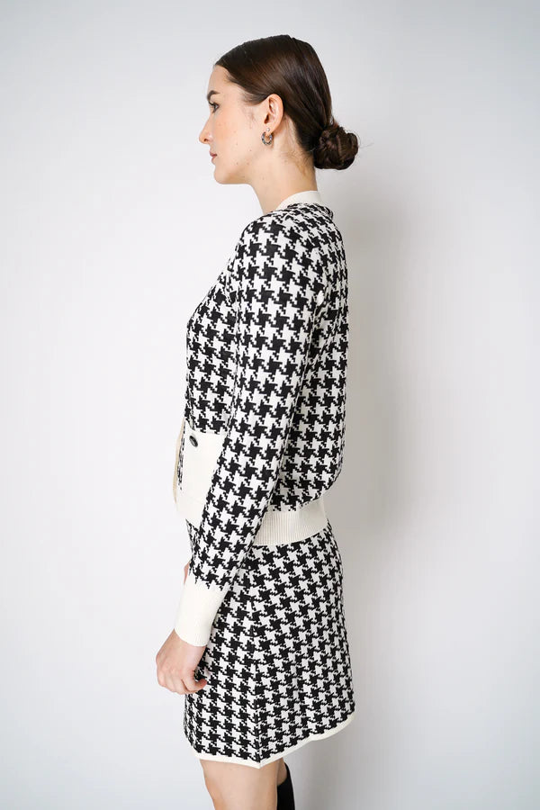 D. EXTERIOR BUTTON KNIT CARDIGAN IN CLASSIC HOUNDSTOOTH PRINT