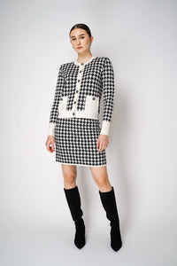 D. EXTERIOR KNITTED MINI SKIRT IN CLASSIC HOUNDSTOOTH PRINT