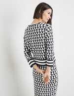 Load image into Gallery viewer, Gerry Weber Fine knit jumper with a panelled pattern
