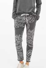 Load image into Gallery viewer, Juvia Pants In Paisley Print
